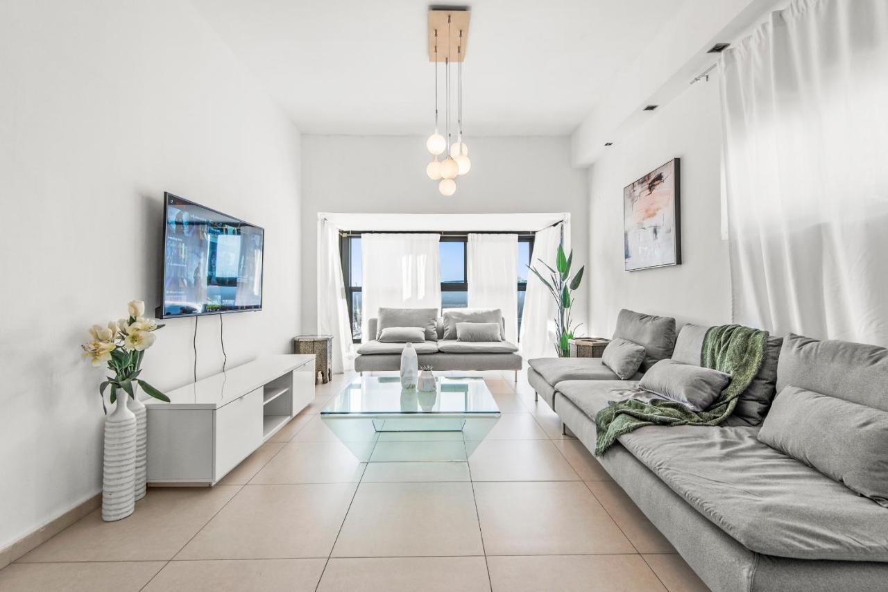 Glorious Renovated Apartment On Top Of The Beach Tel Awiw Zewnętrze zdjęcie