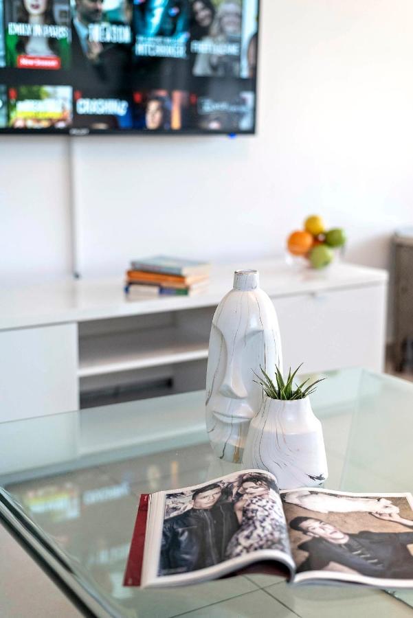 Glorious Renovated Apartment On Top Of The Beach Tel Awiw Zewnętrze zdjęcie