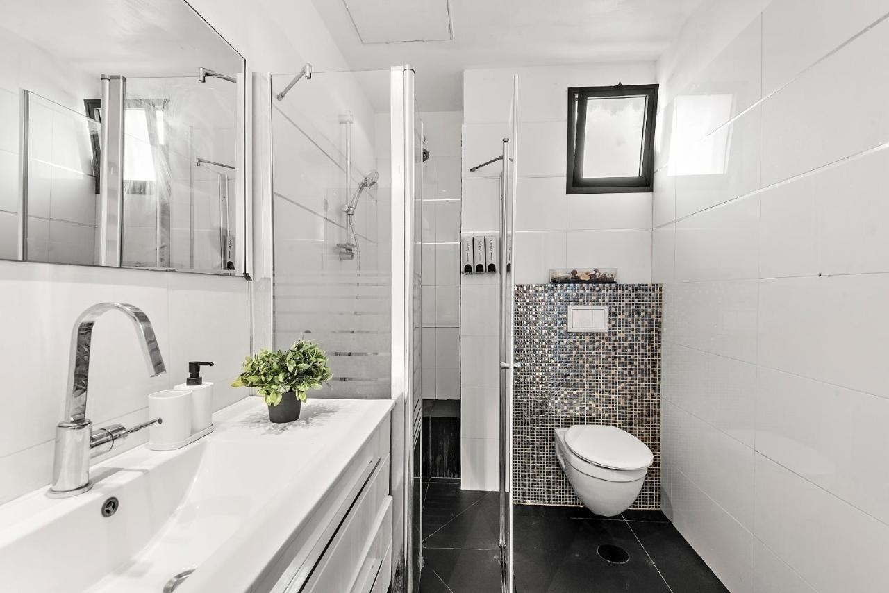Glorious Renovated Apartment On Top Of The Beach Tel Awiw Zewnętrze zdjęcie